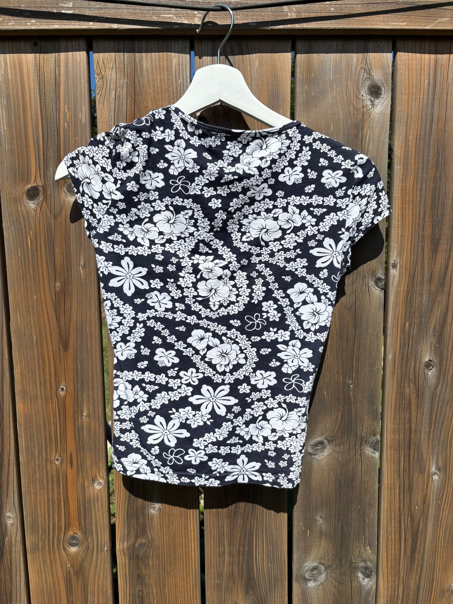 Future State Hibiscus Baby Tee Size Small