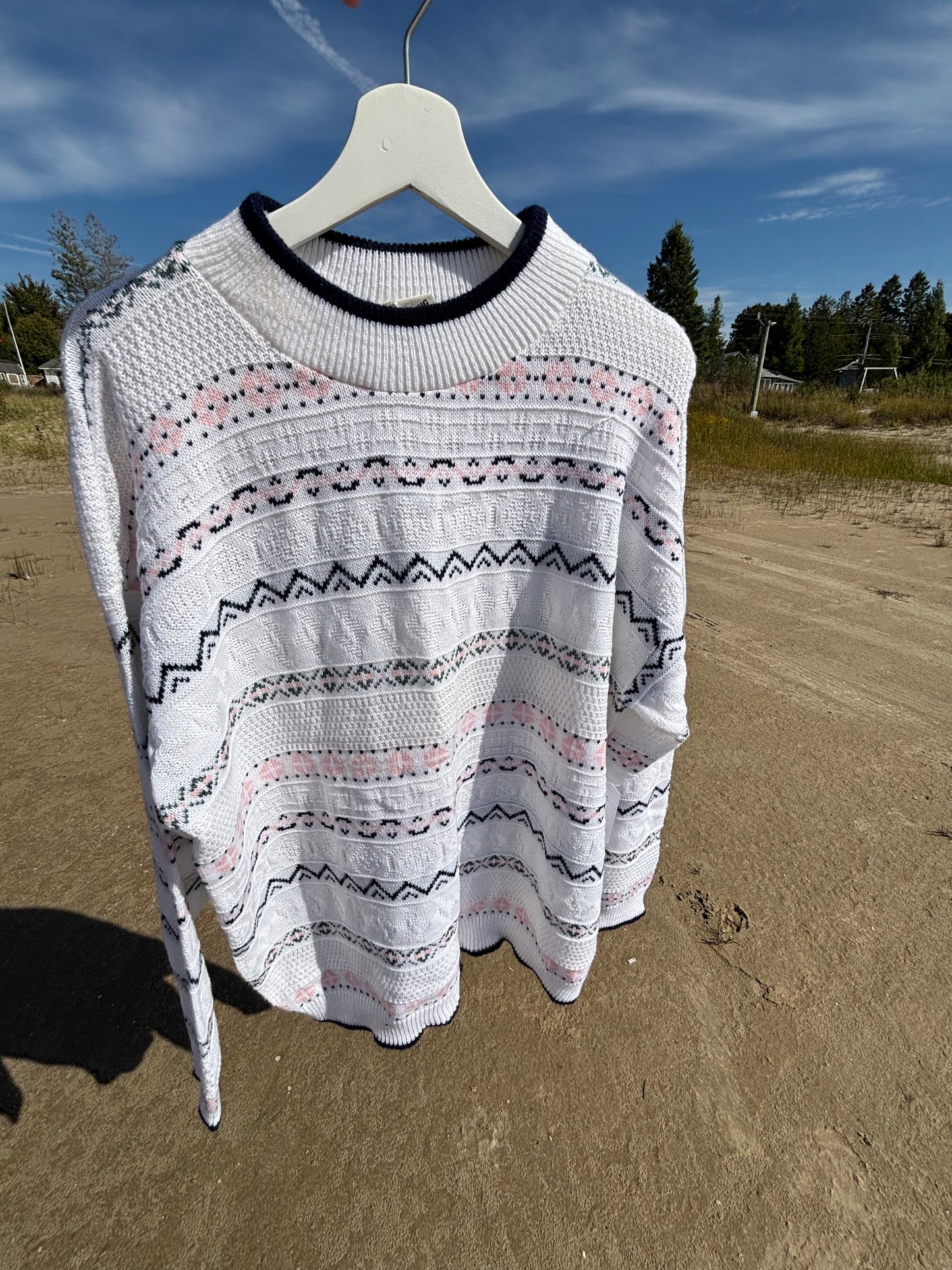 White Vintage Lightweight Knit Sweater Size X-Large