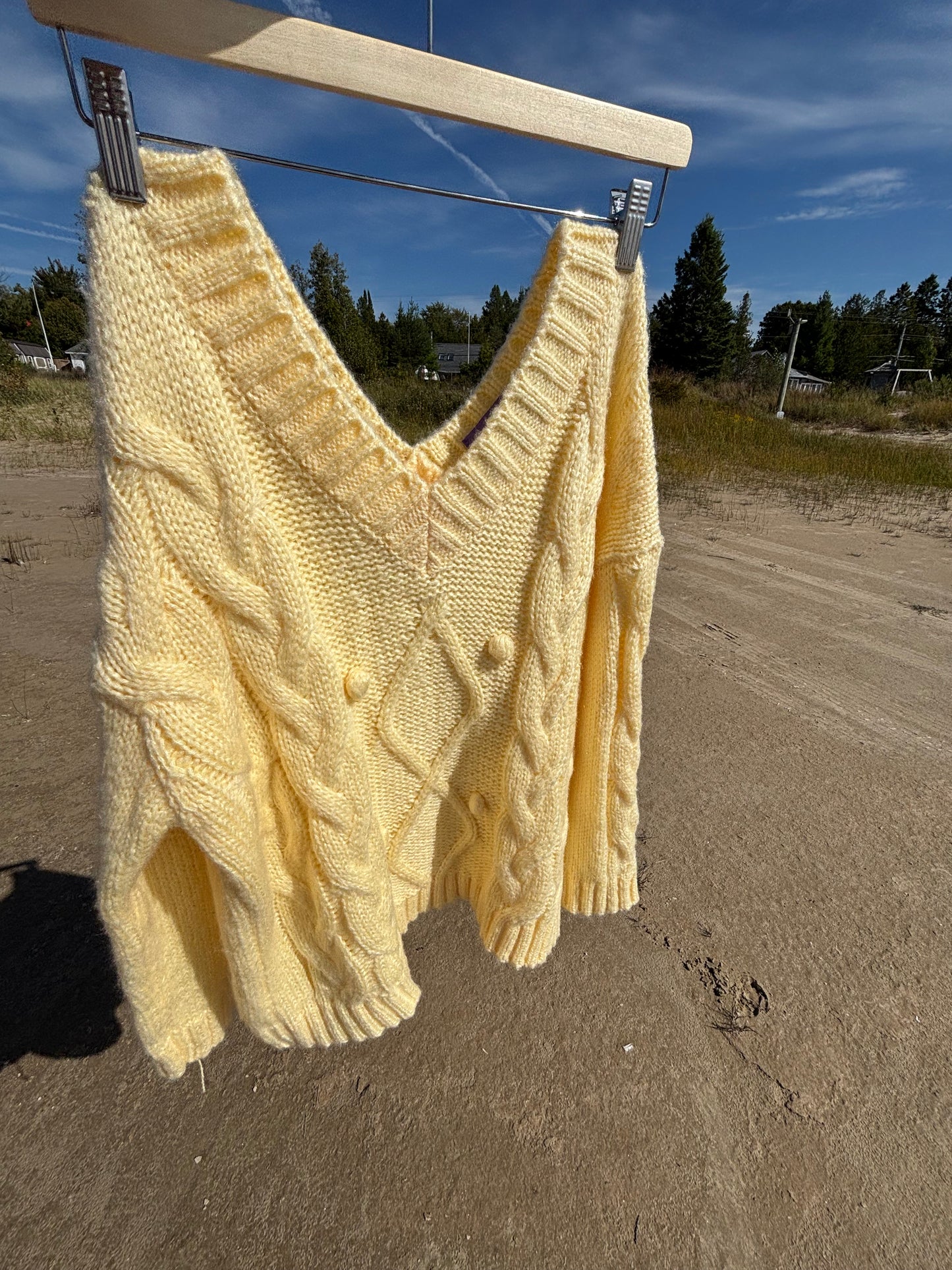 Chunky Butter Yellow V-neck Knit Sweater Size Large