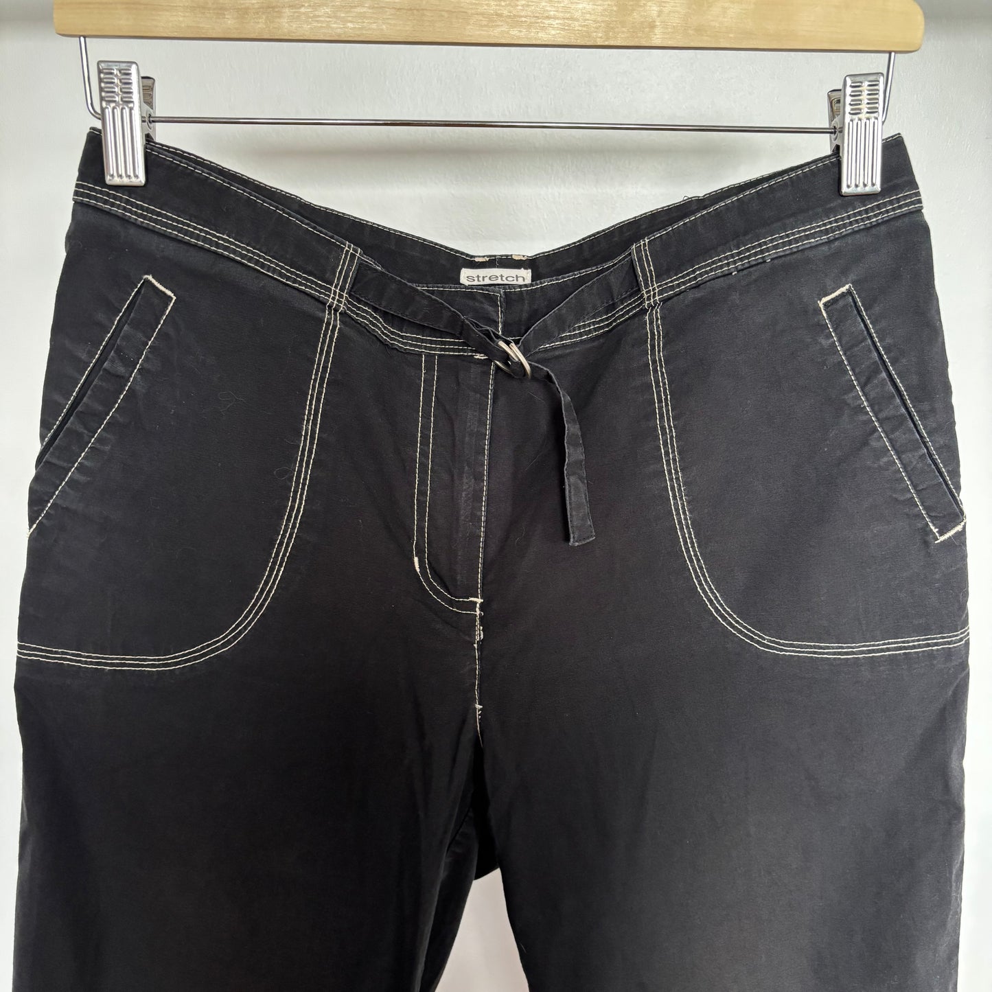 00s Midrise Black & White Stitch Capris Size 7