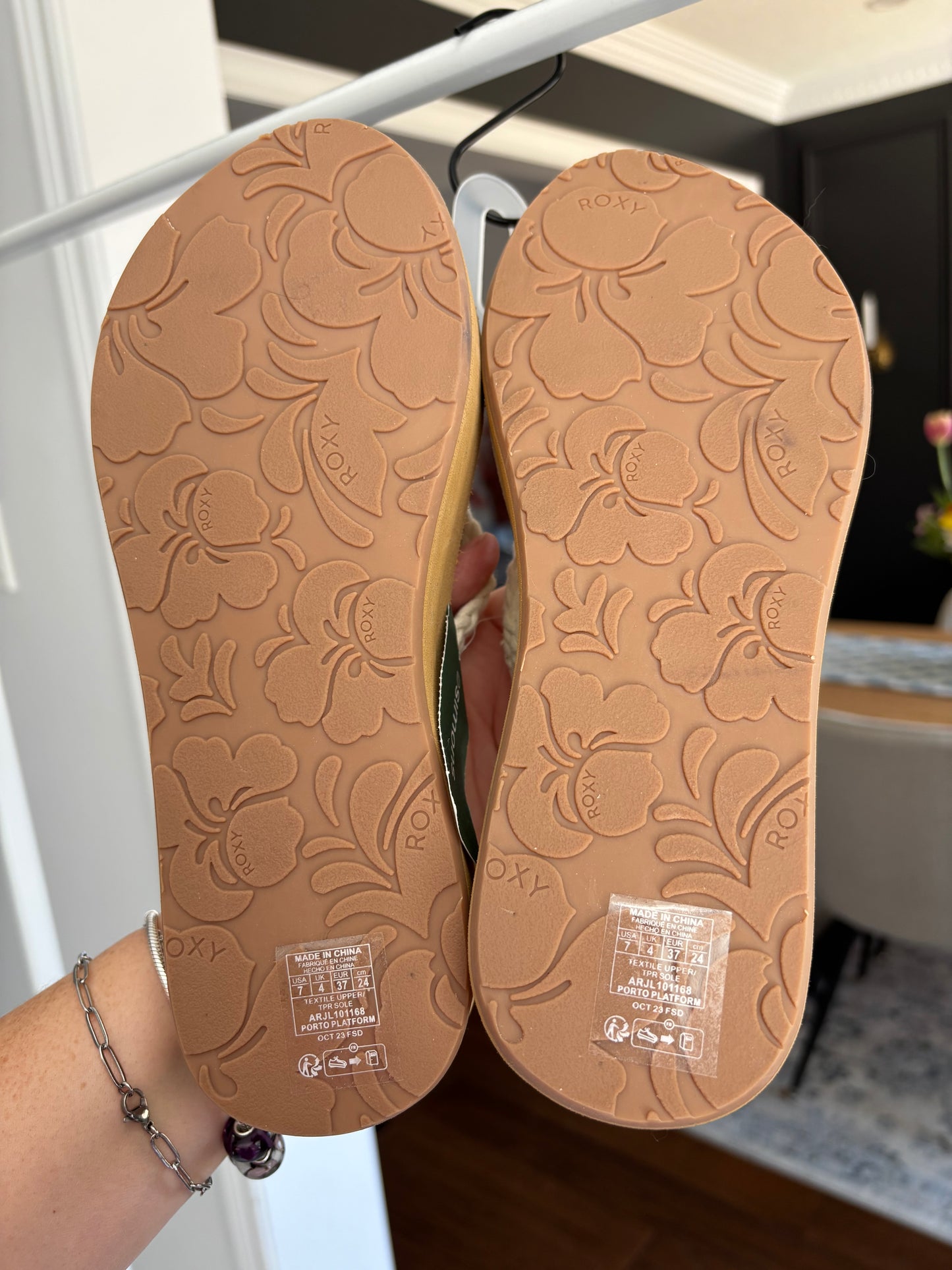 Roxy Thong Sandals Size 7