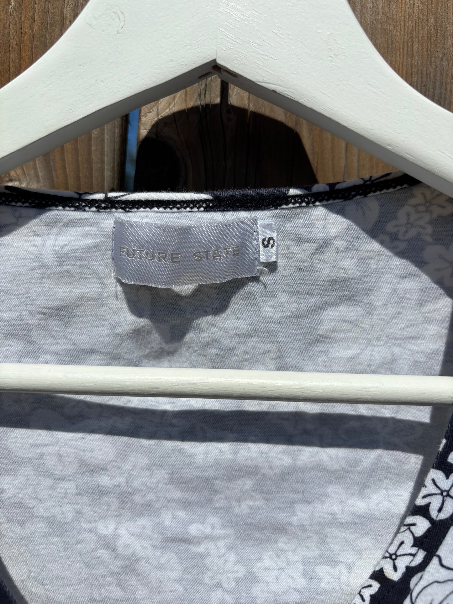 Future State Hibiscus Baby Tee Size Small