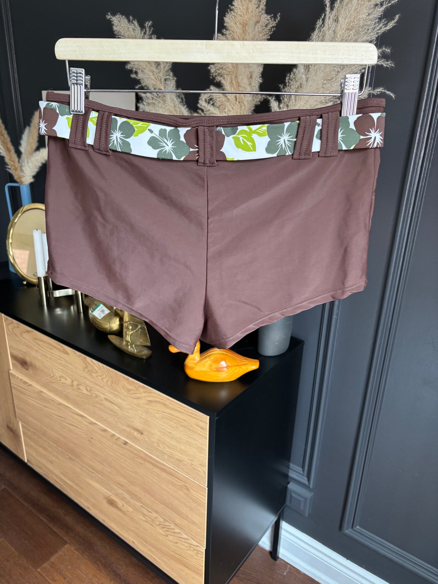 00's Hibiscus Chocolate Brown Swim Shorts Size XL
