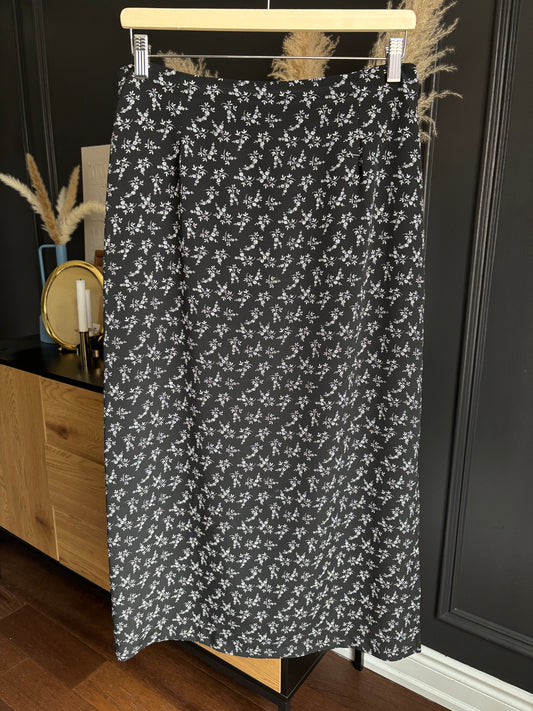 Long Vintage Black & White Floral Skirt Size 12