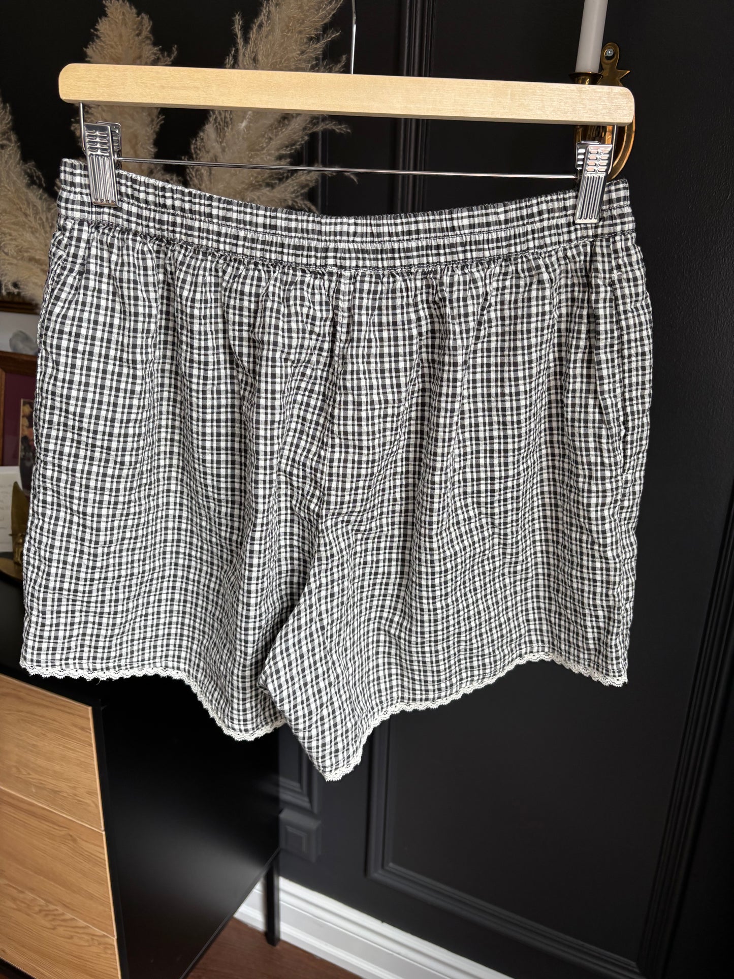 Black & White Plaid Pull-On Shorts Size M