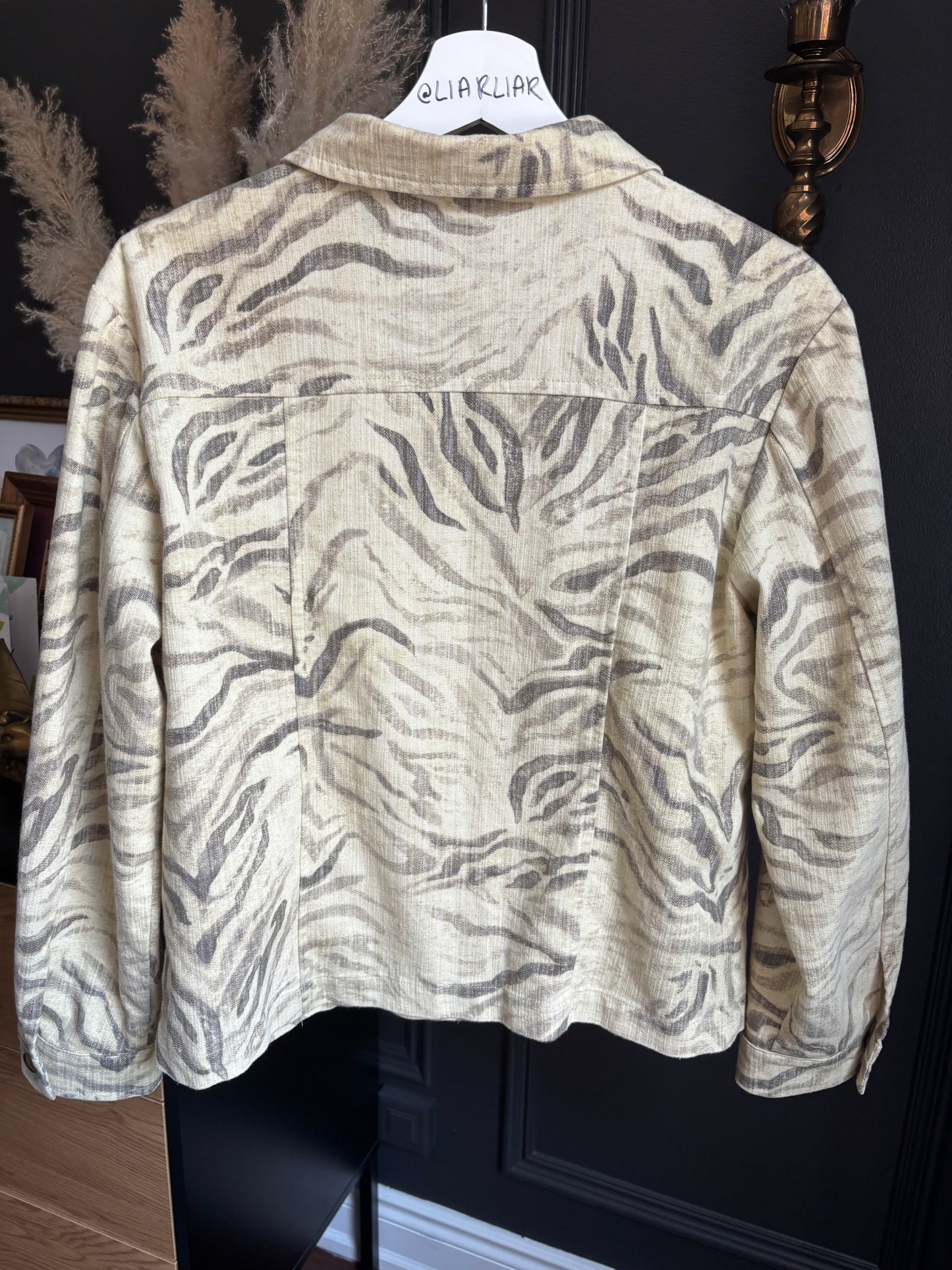 Animal Print Light Weight Buttoned Jacket Size L