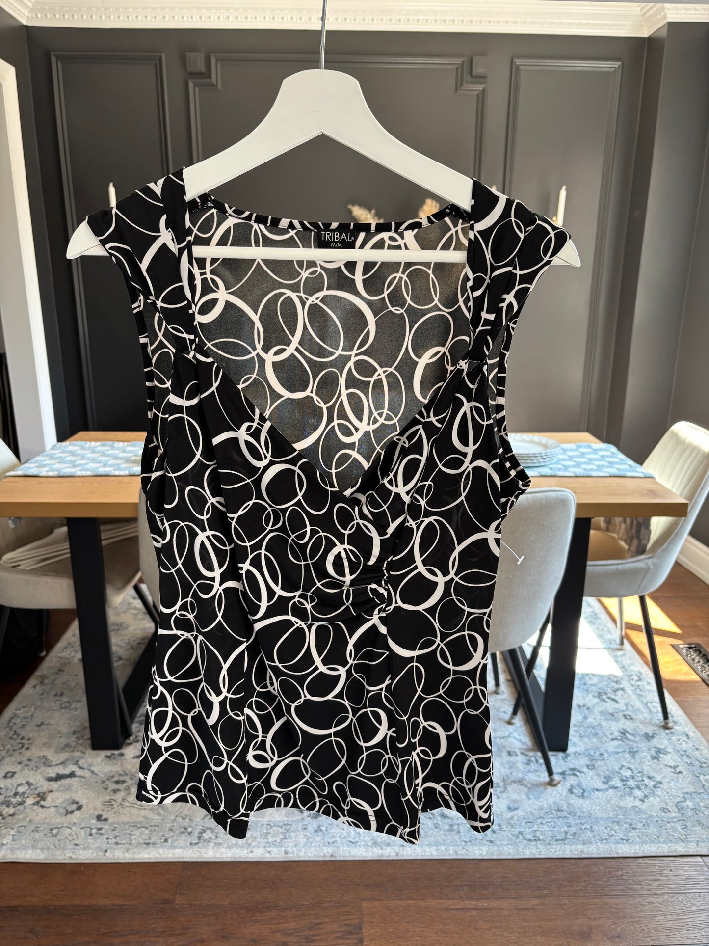 Sleeveless Loop Detail Top Size M