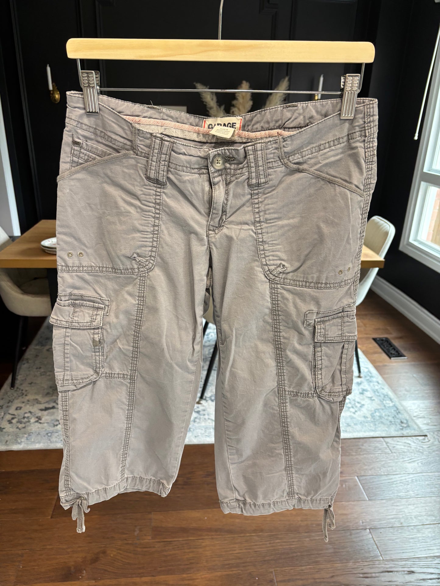 00's Grey Cargo Capris Size 7