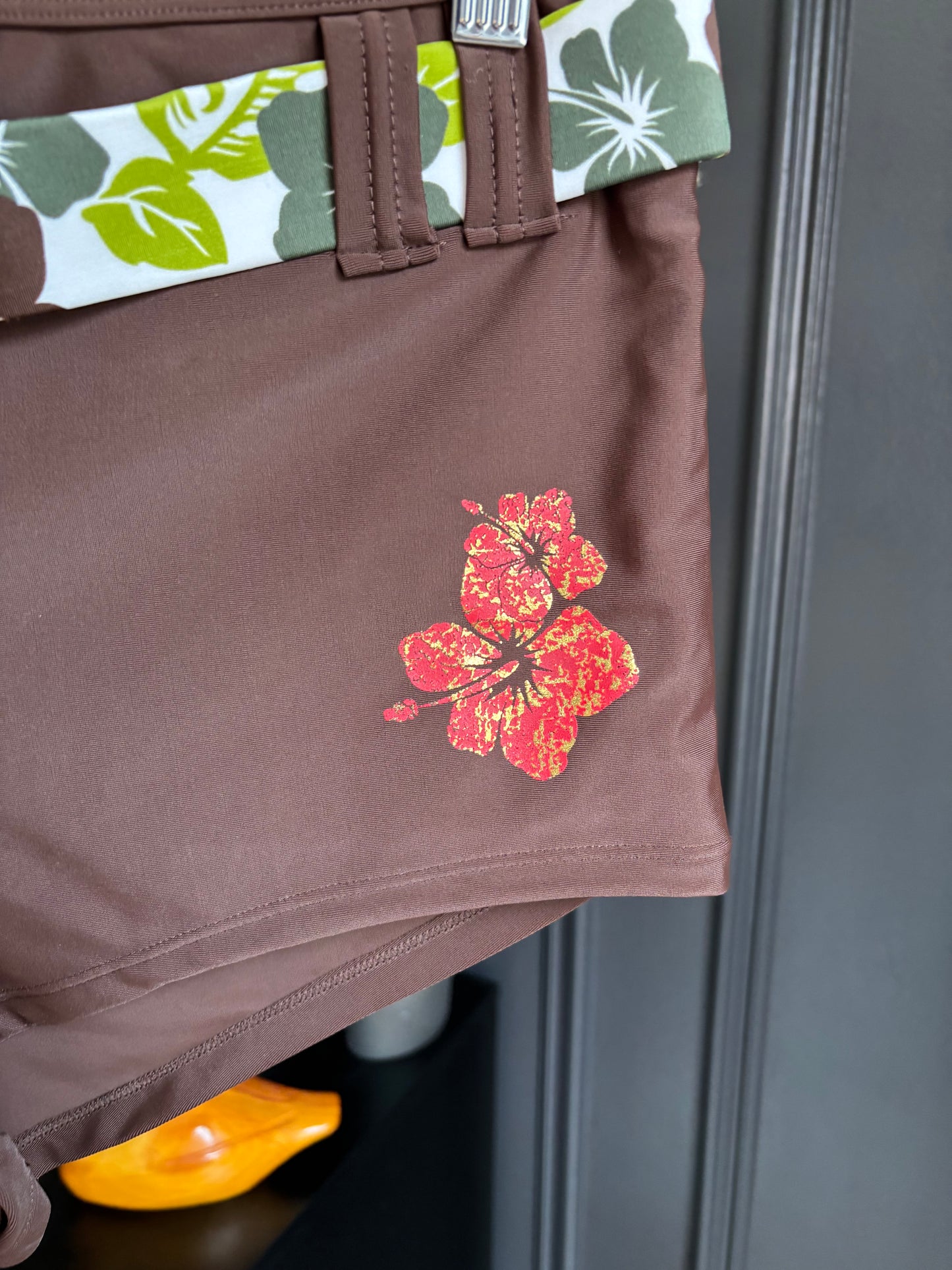 00's Hibiscus Chocolate Brown Swim Shorts Size XL
