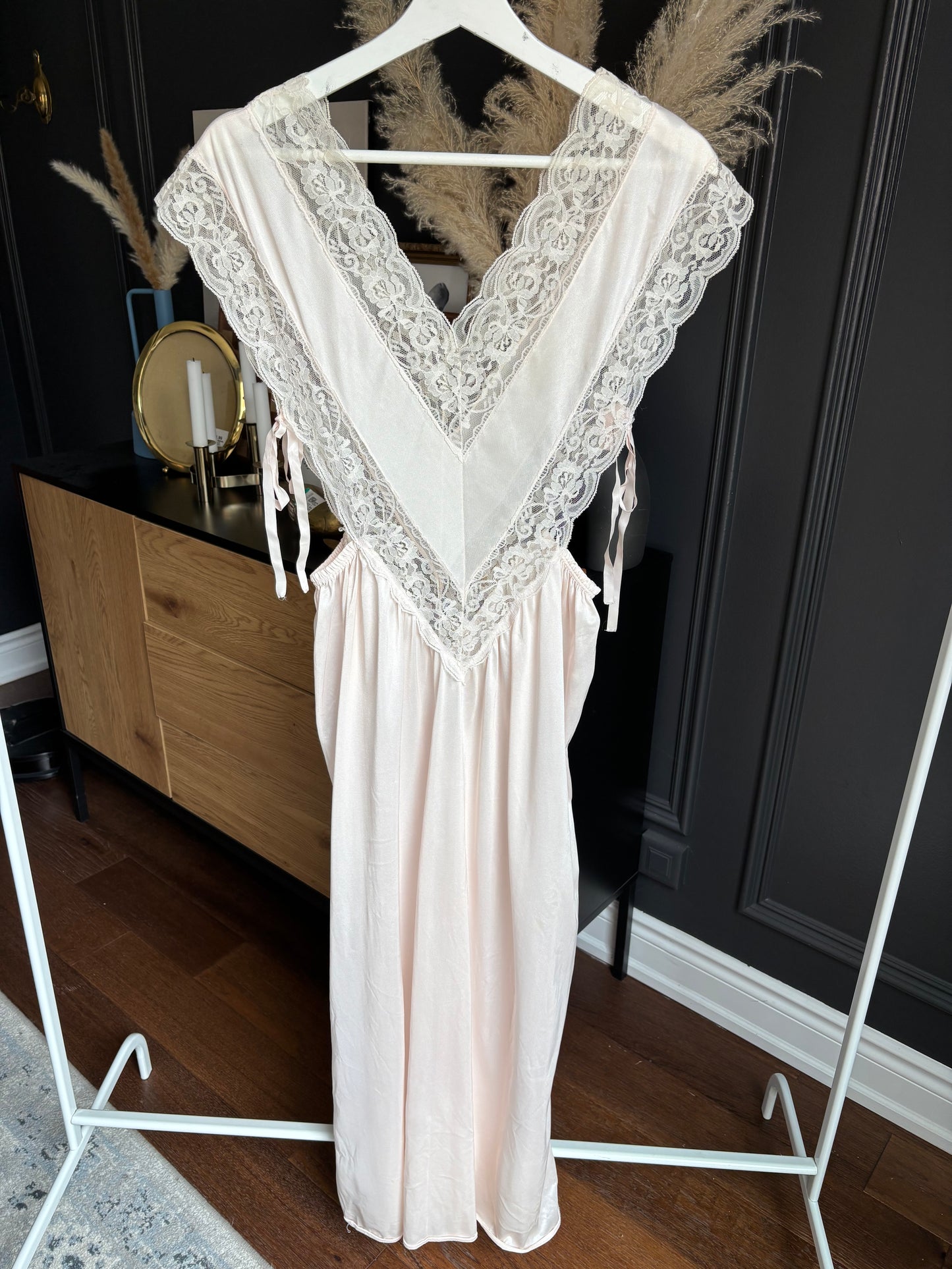 Vintage V-Shape Lace Detail Nightgown Size S