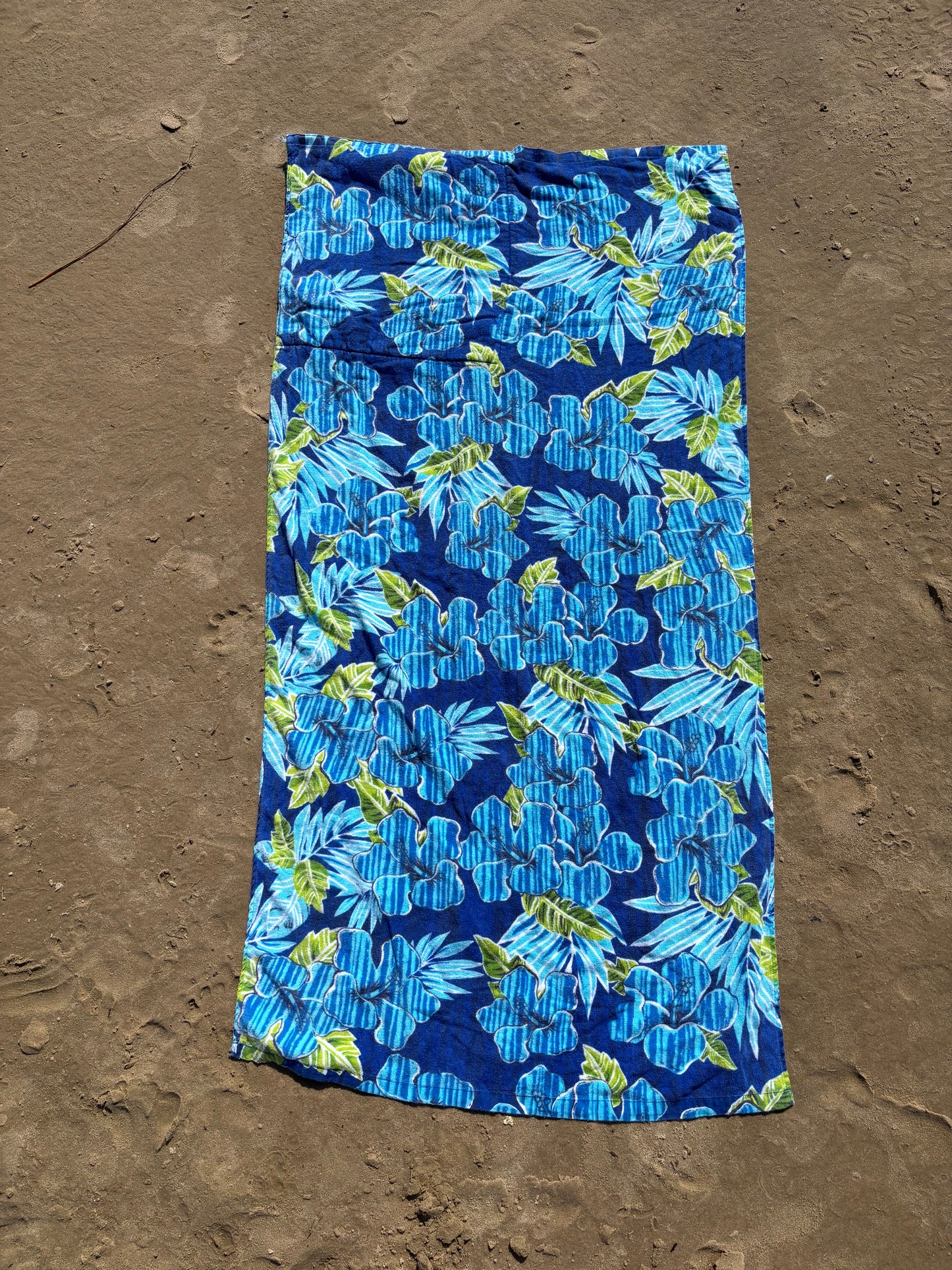 Vintage Hibiscus Beach Towel