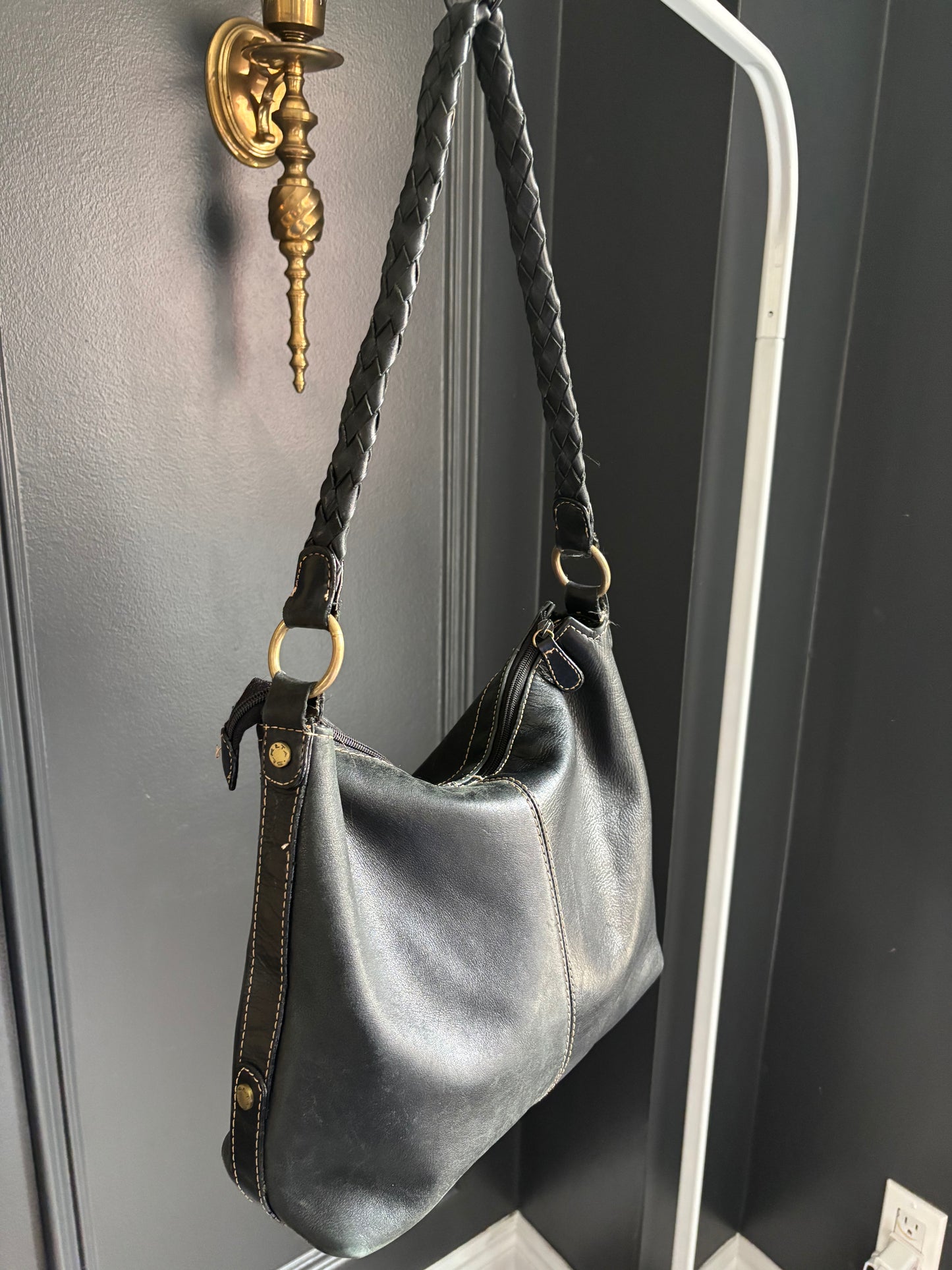 Sereta Black Leather Shoulder Bag