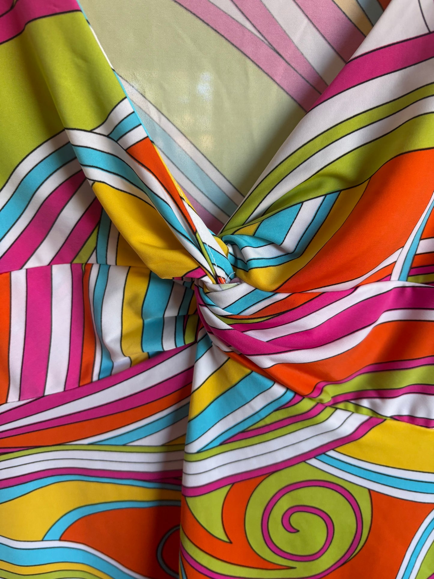 Colourful Twist Front Top Size L