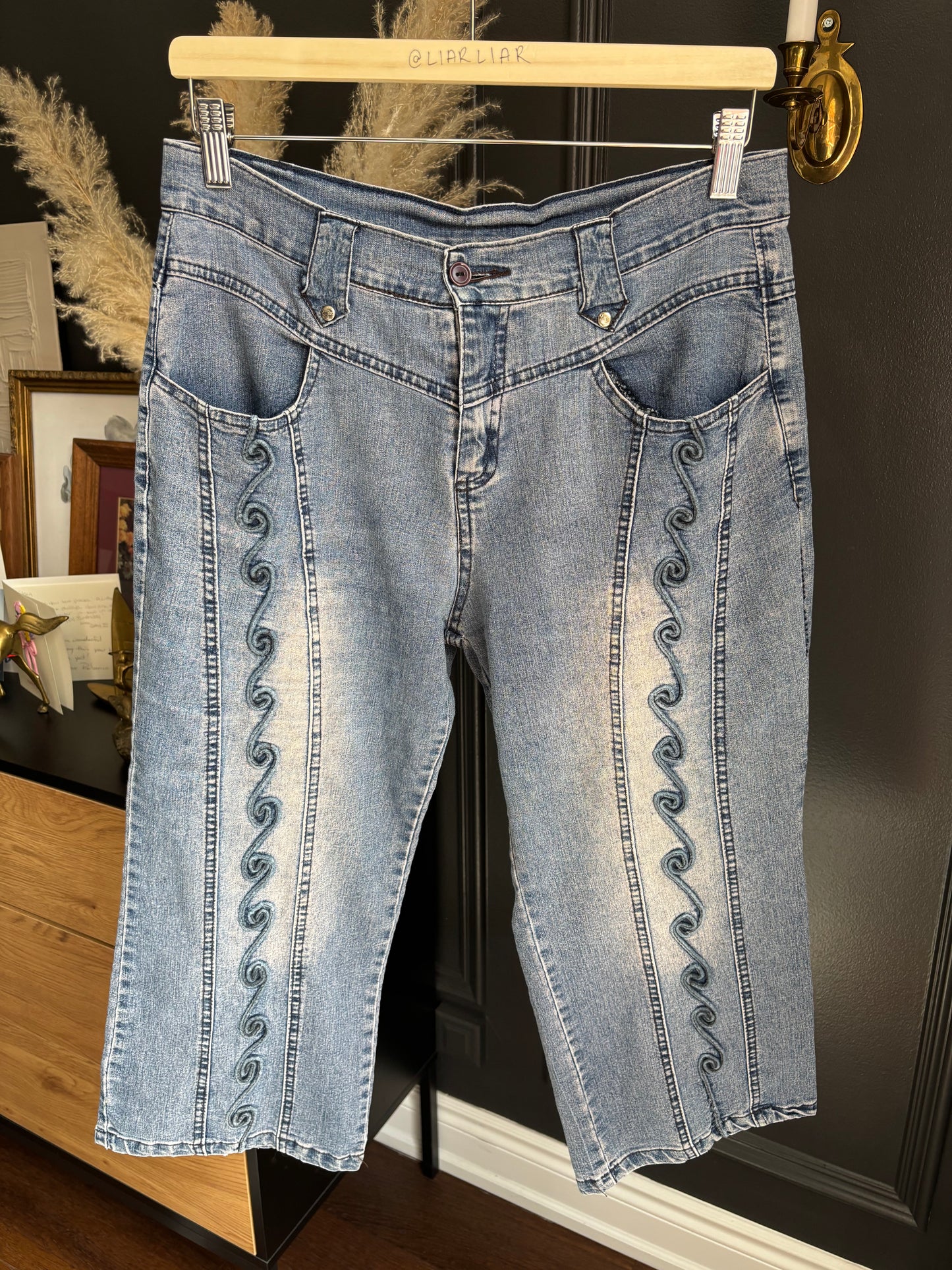Vintage Swirl Detail Capris Size M