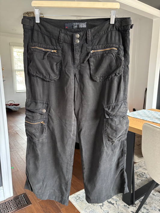 Low Rise Guess Cargo Capris Size 31