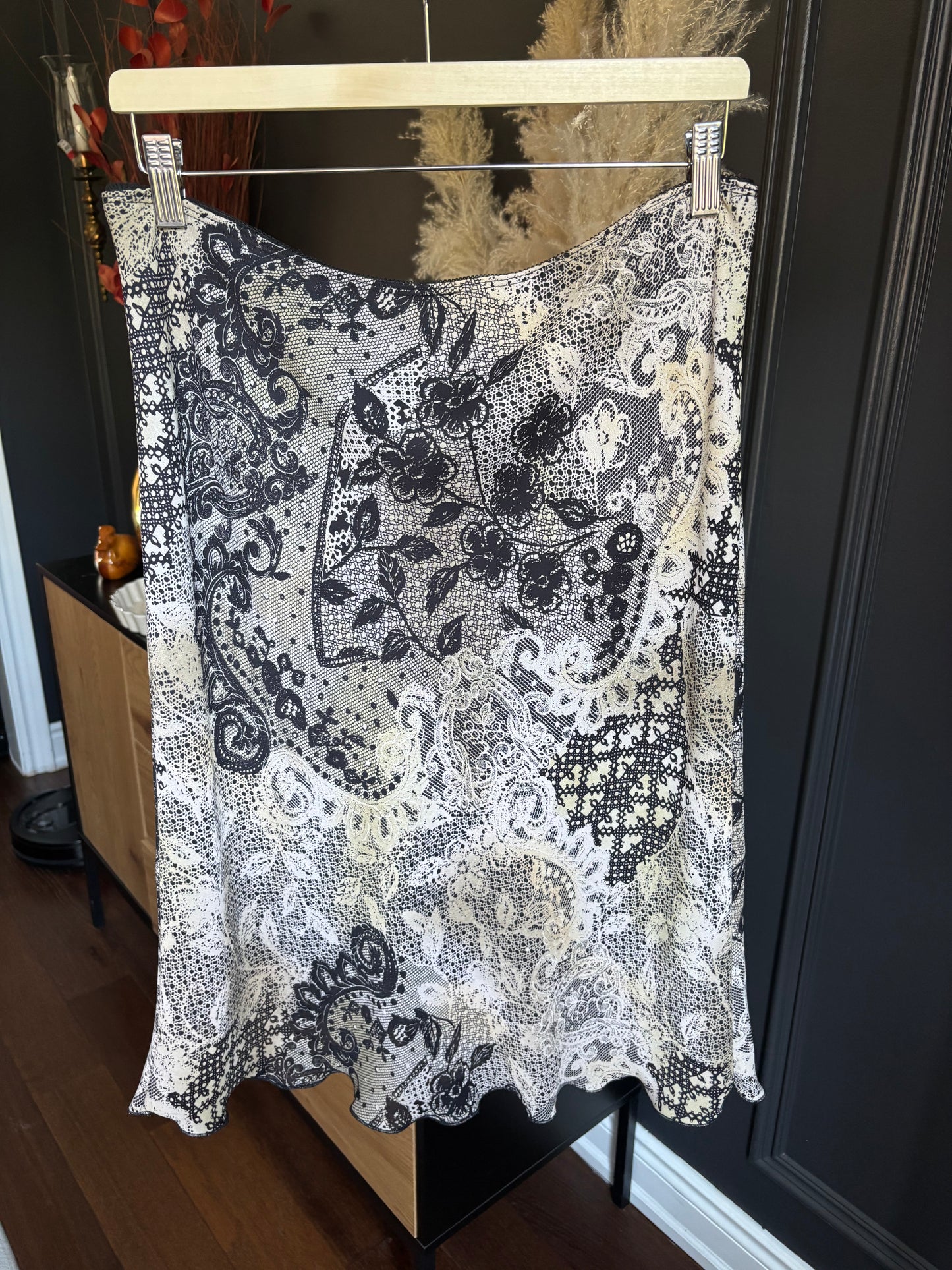 90's Vamp Knee Length Skirt Size M