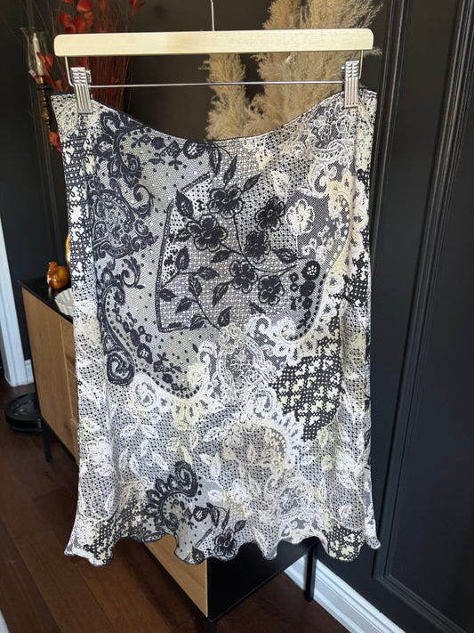 90's Vamp Knee Length Skirt Size M