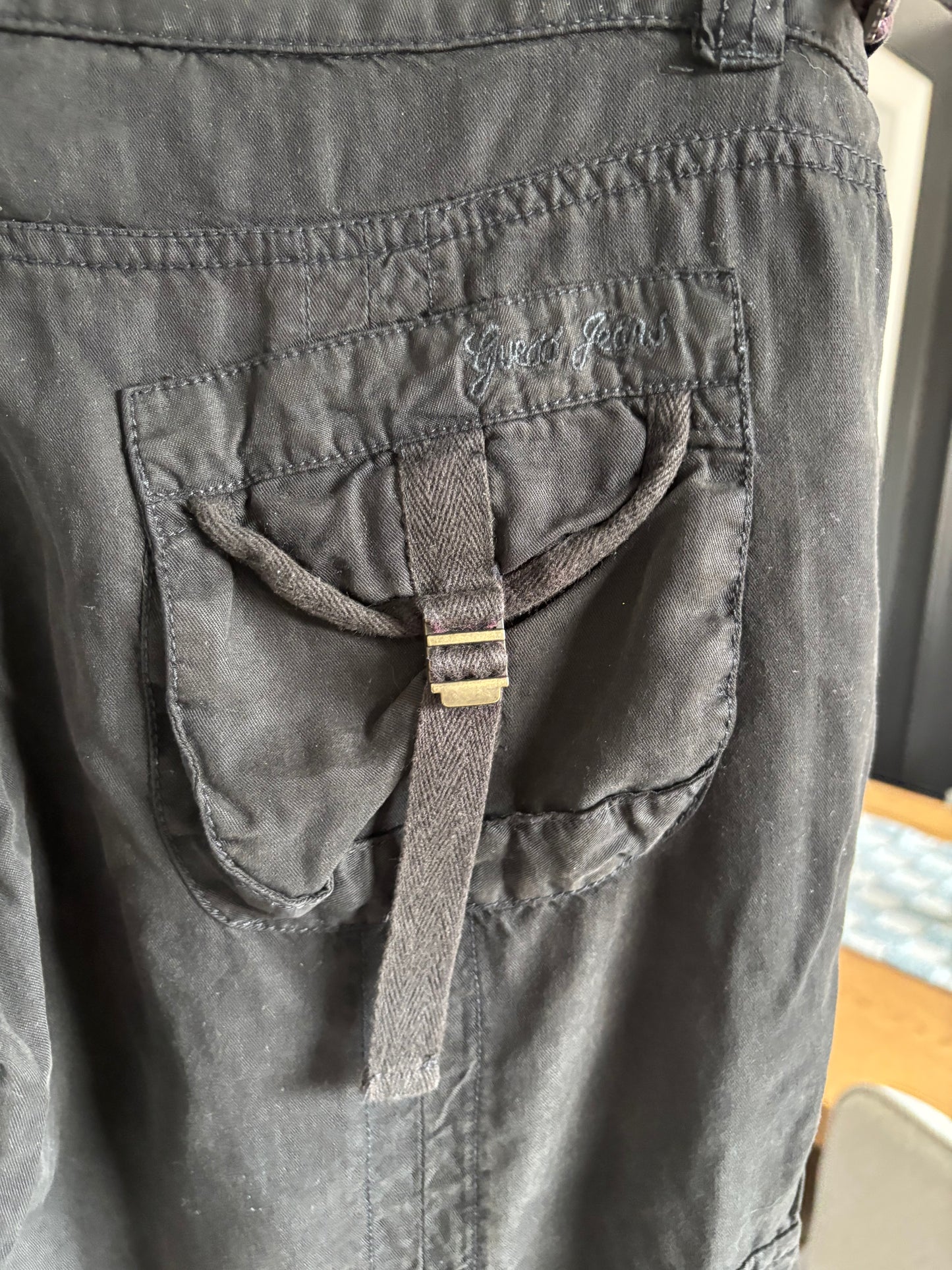 Low Rise Guess Cargo Capris Size 31