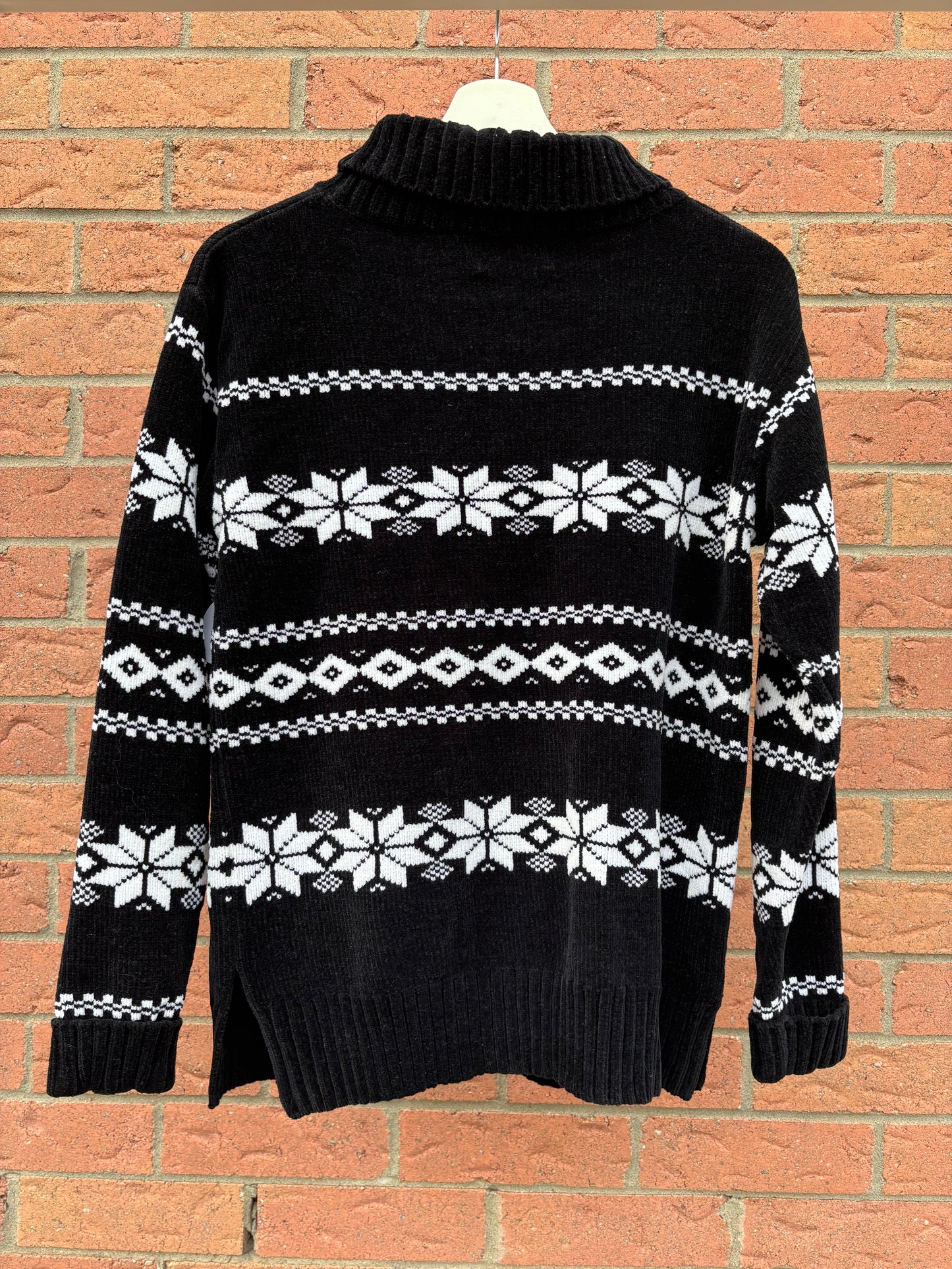 Vintage Black & White Snowflake Sweater Size S
