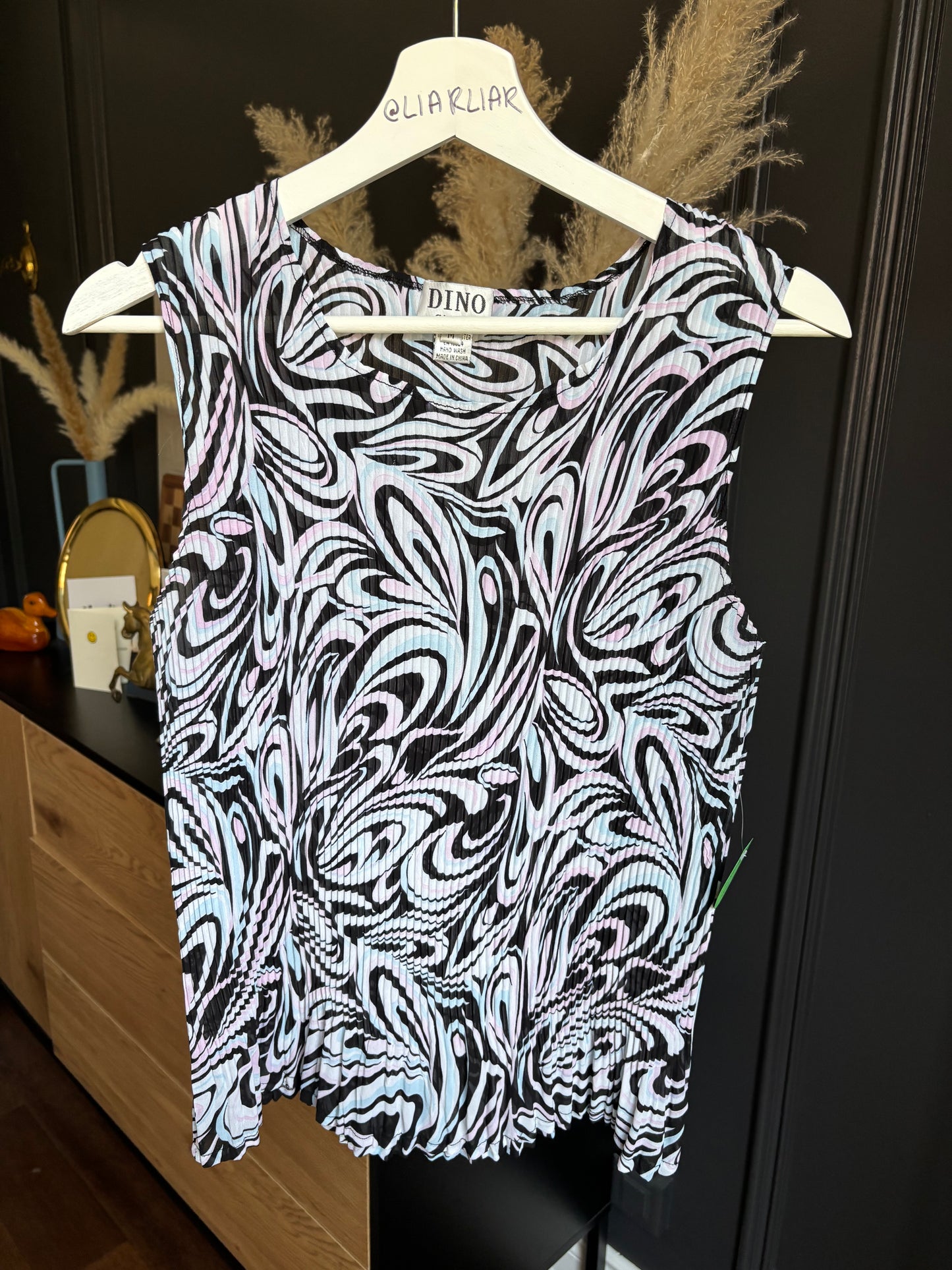 Vintage Swirl Tank Size M
