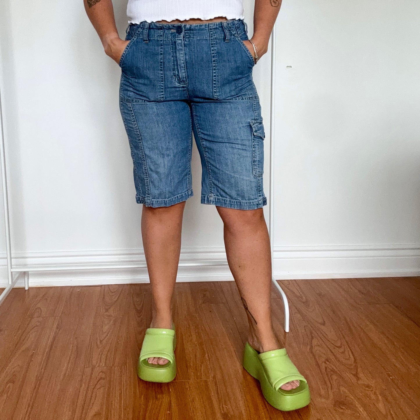 00s Midrise Denim Cargo Capris Size 8