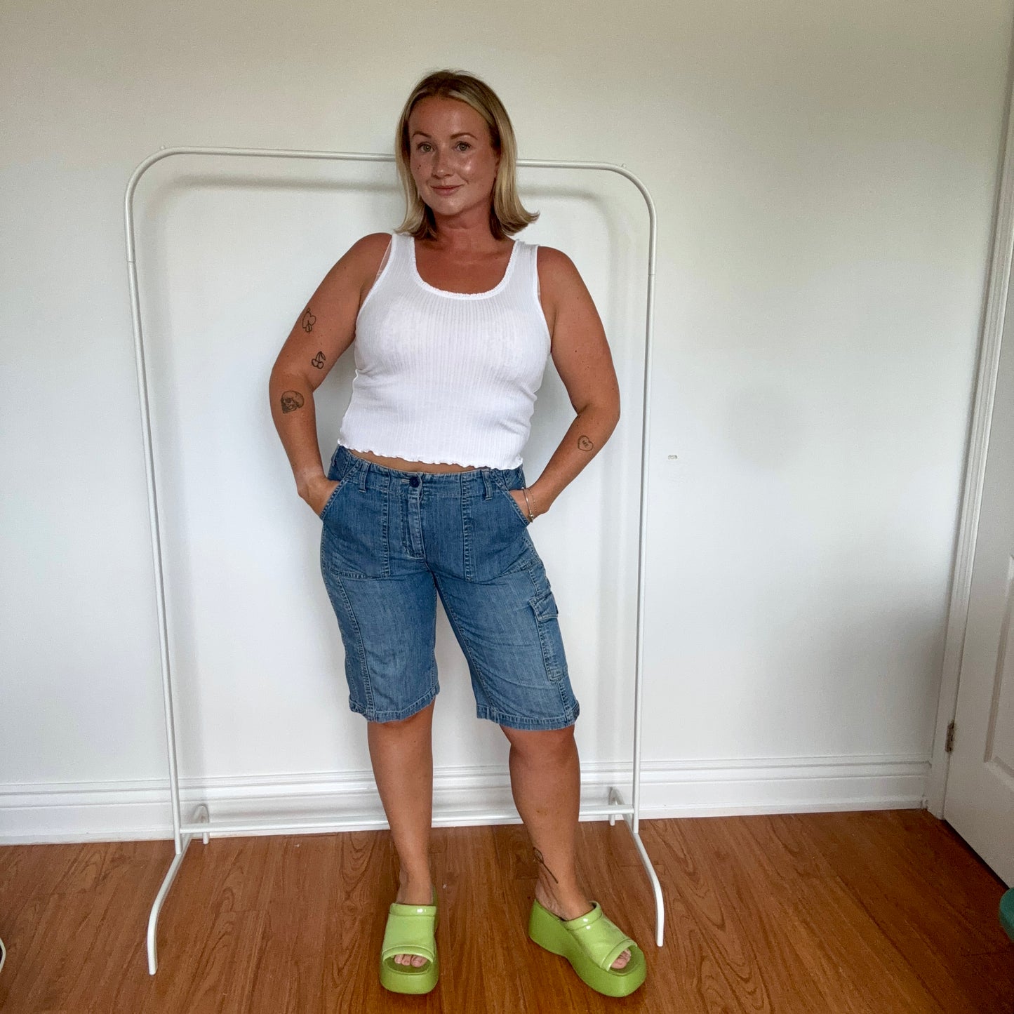 00s Midrise Denim Cargo Capris Size 8