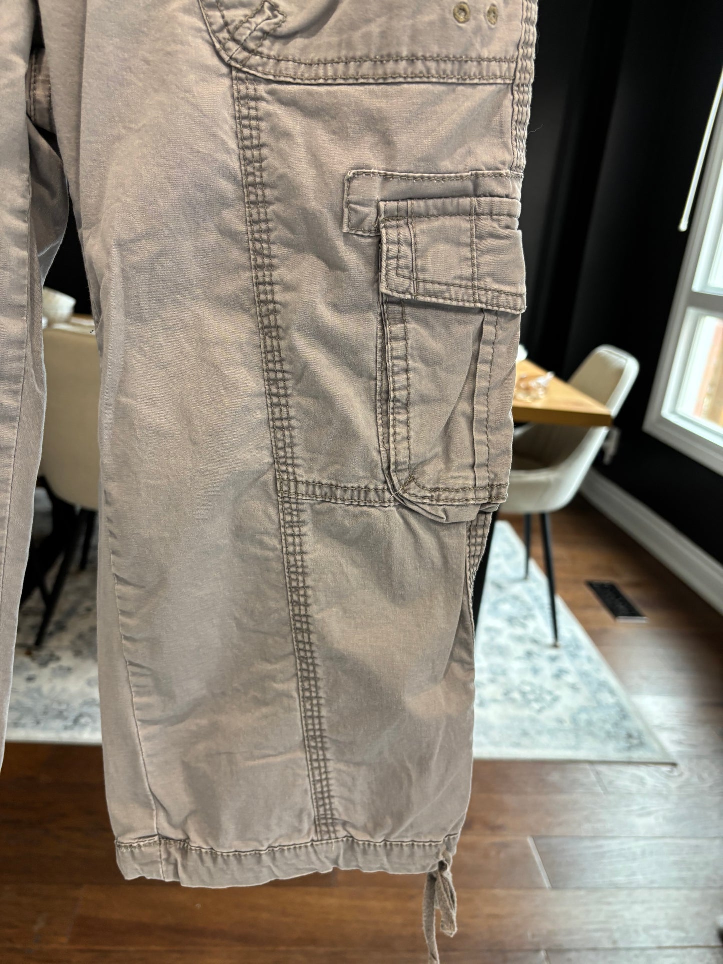 00's Grey Cargo Capris Size 7