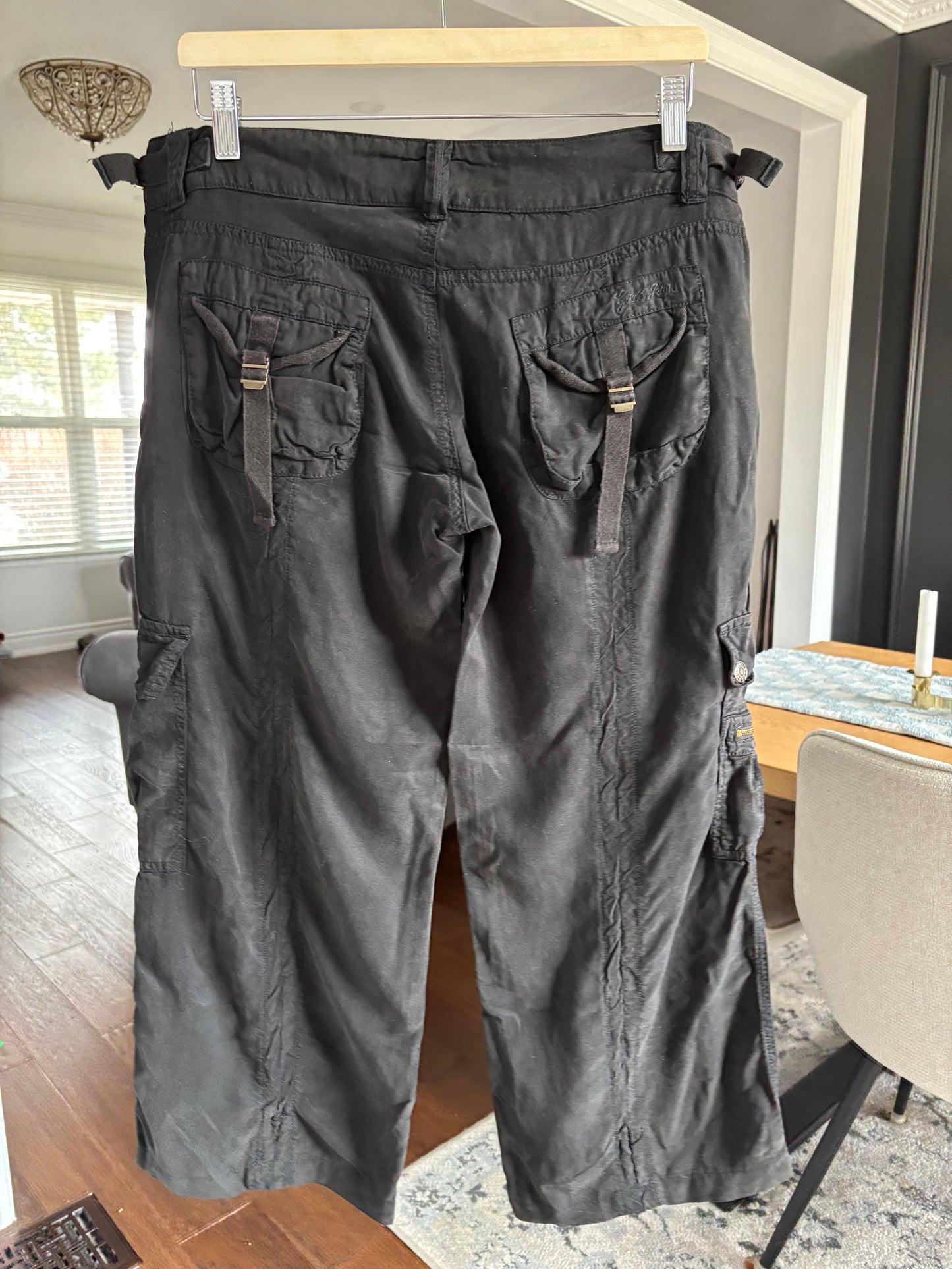 Low Rise Guess Cargo Capris Size 31