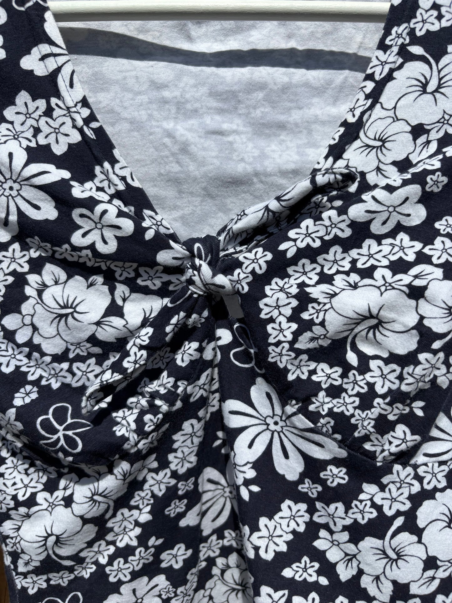 Future State Hibiscus Baby Tee Size Small