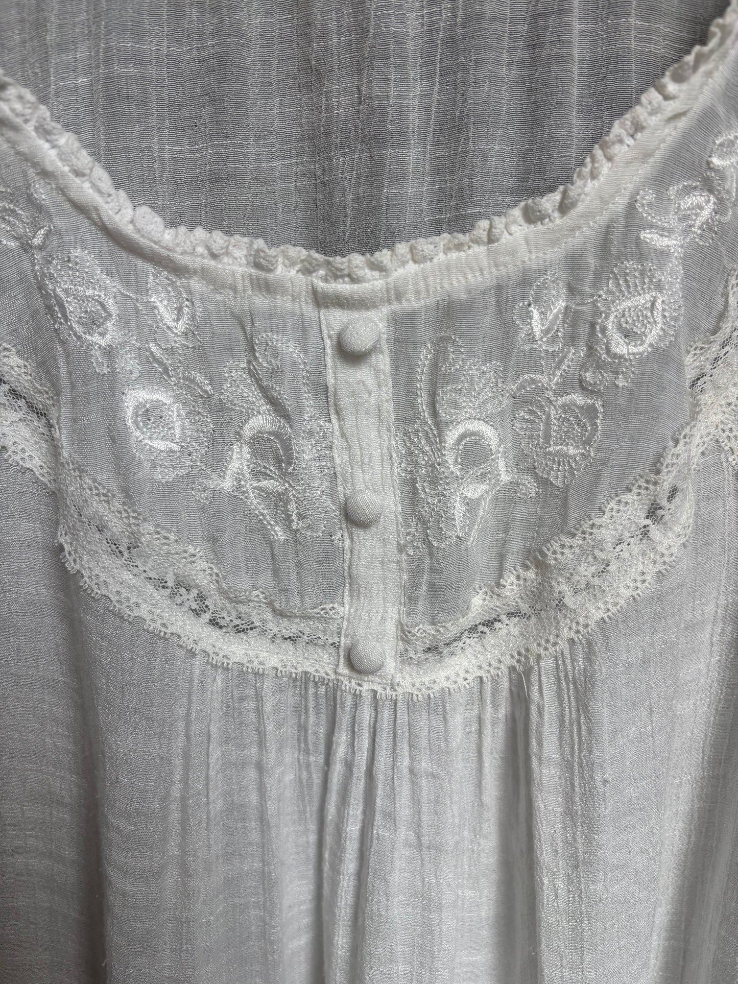 White Embroidered Lace Tank Size S