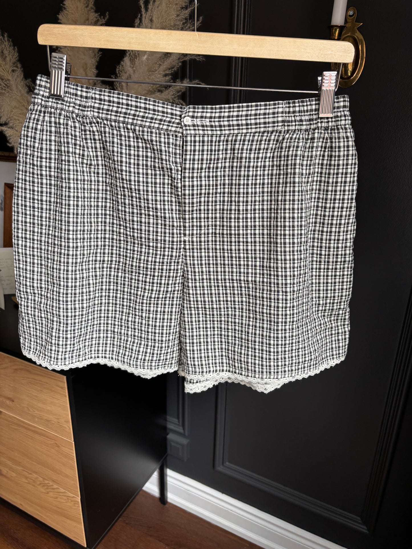 Black & White Plaid Pull-On Shorts Size M