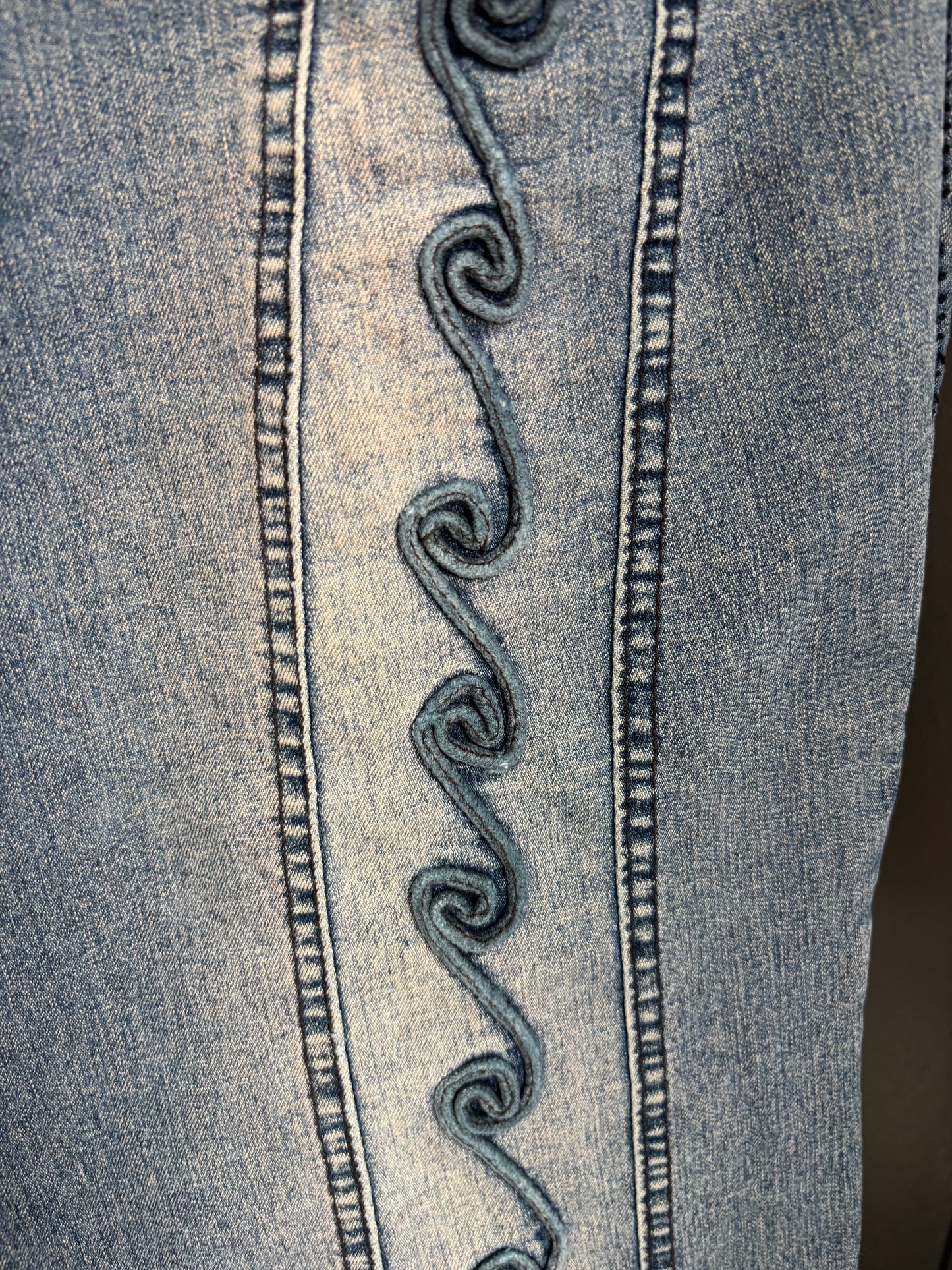 Vintage Swirl Detail Capris Size M