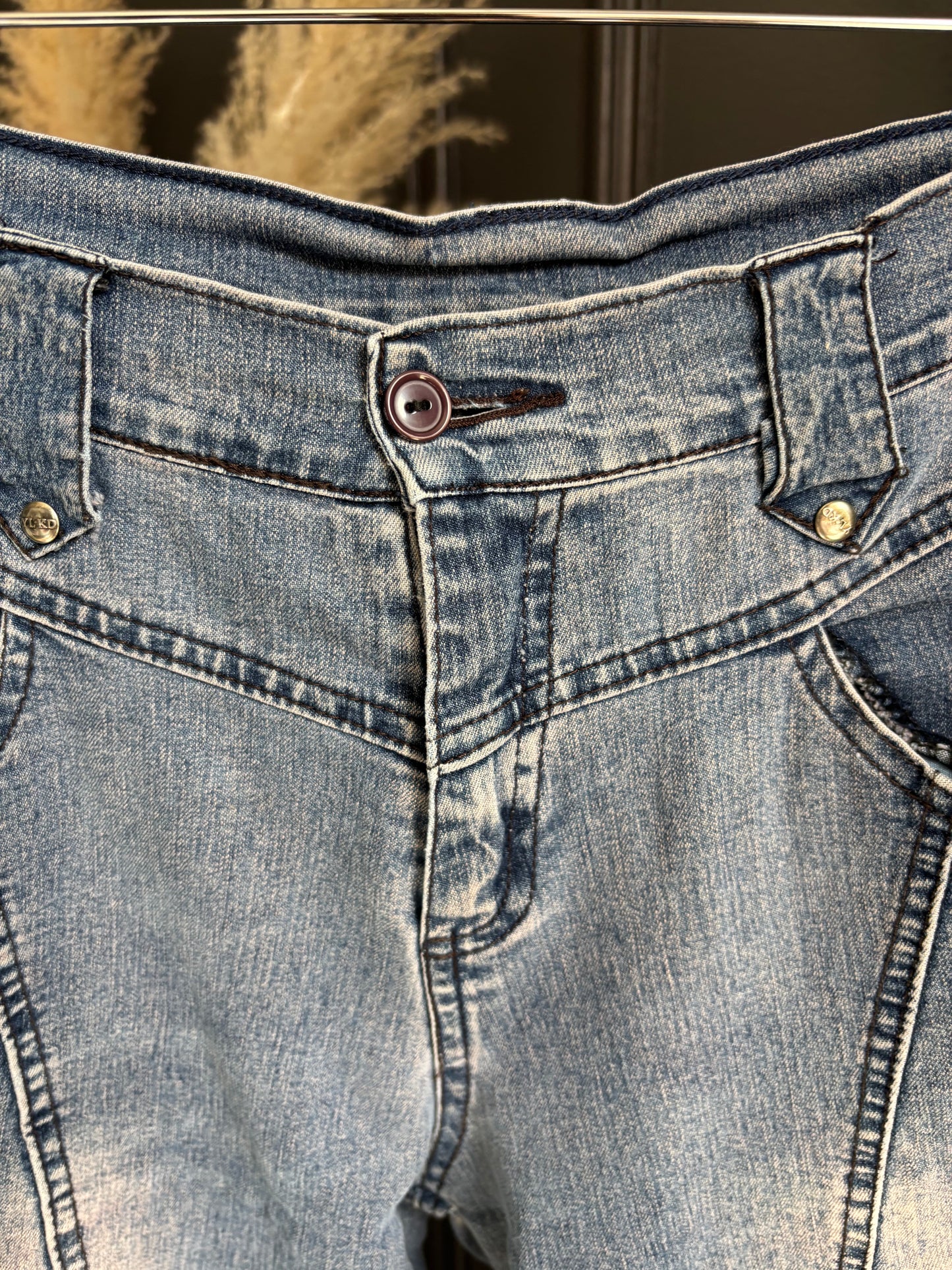 Vintage Swirl Detail Capris Size M